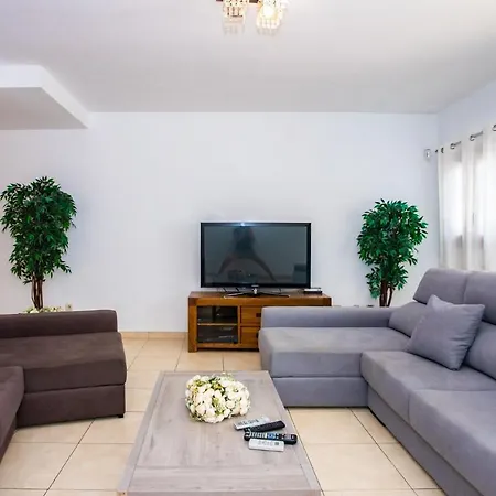 Valeria With Private Heated Pool Hot Tub And Childrens Play Area Playa Blanca (Lanzarote)