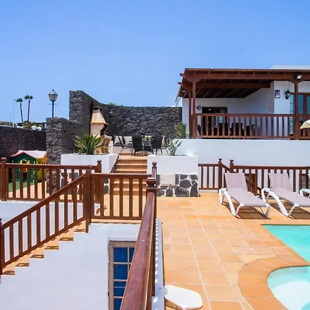 Valeria With Private Heated Pool Hot Tub And Childrens Play Area Villa *