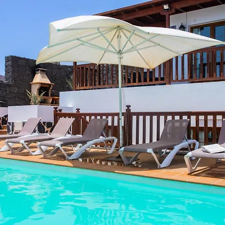Valeria With Private Heated Pool Hot Tub And Childrens Play Area * Playa Blanca (Lanzarote)