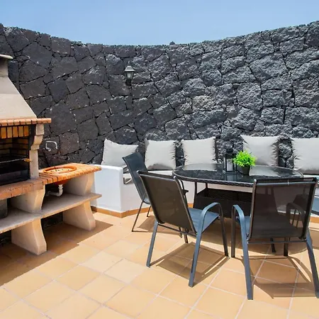 Villa Valeria With Private Heated Pool Hot Tub And Childrens Play Area Playa Blanca (Lanzarote)